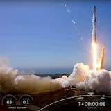 SpaceX lanza 53 satélites Starlink desde California