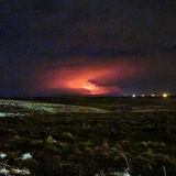 Volcán inactivo hace erupción en Islandia