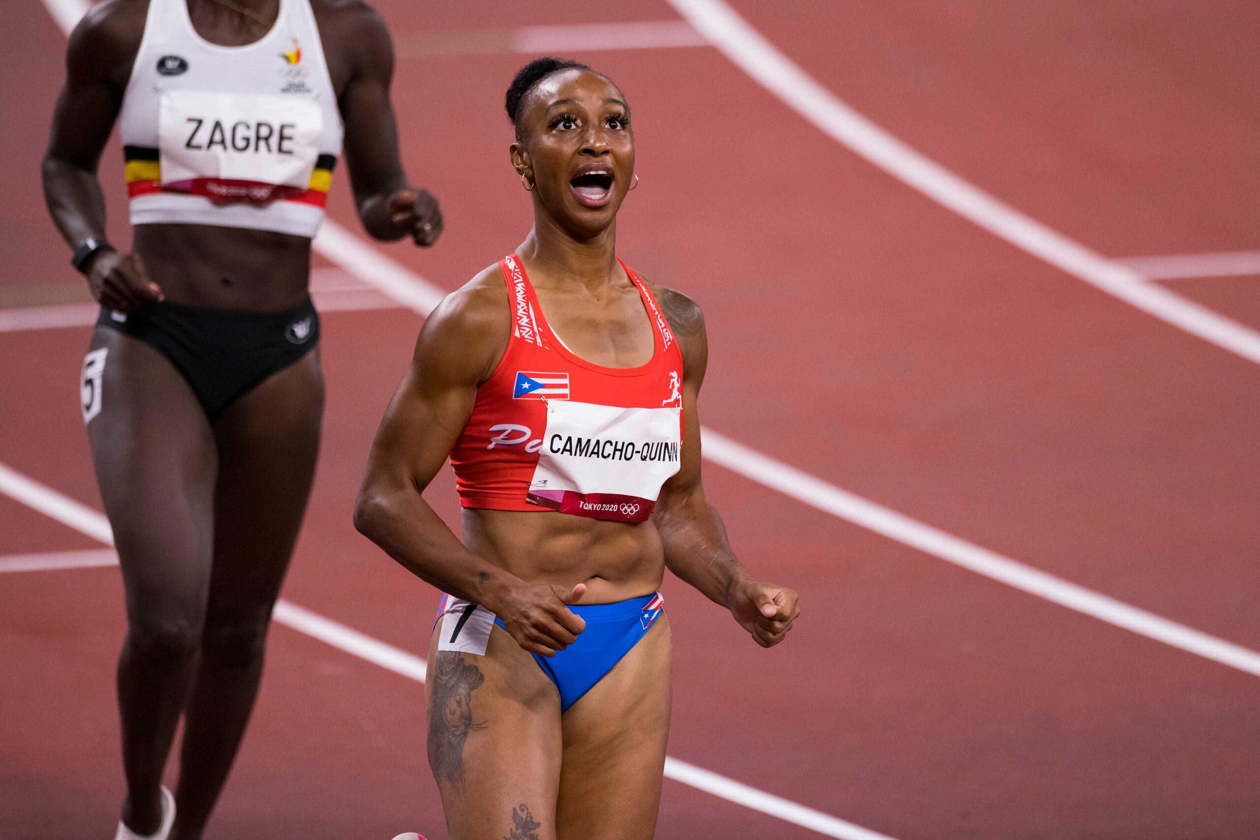 De Jasmine Camacho-Quinn ganar la final de esta noche, a las 10:50 p.m. en horario de Puerto Rico, sería apenas la segunda boricua en ser campeona olímpica en un evento, uniéndose a Mónica Puig, quien lo logró en el tenis en Río 2016. Igualmente sería la primera mujer en ganar una medalla del atletismo boricua, deporte que solo ha visto a Javier Culson ganar un bronce en Londres 2012.