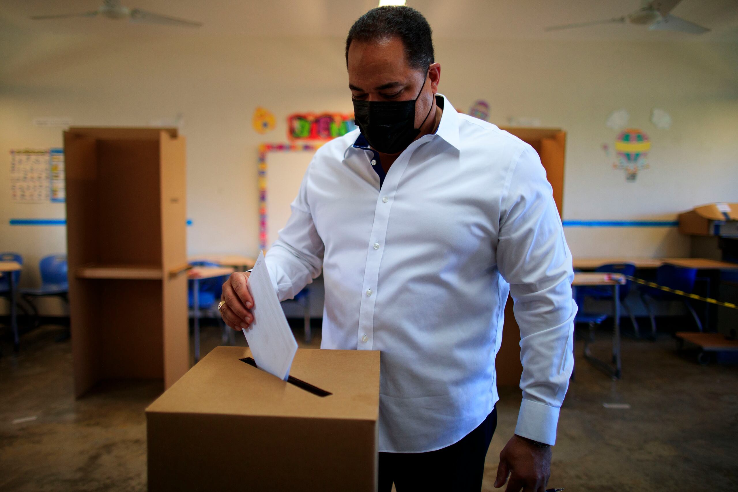 El senador Carmelo Ríos invitó a votar a los estadistas.