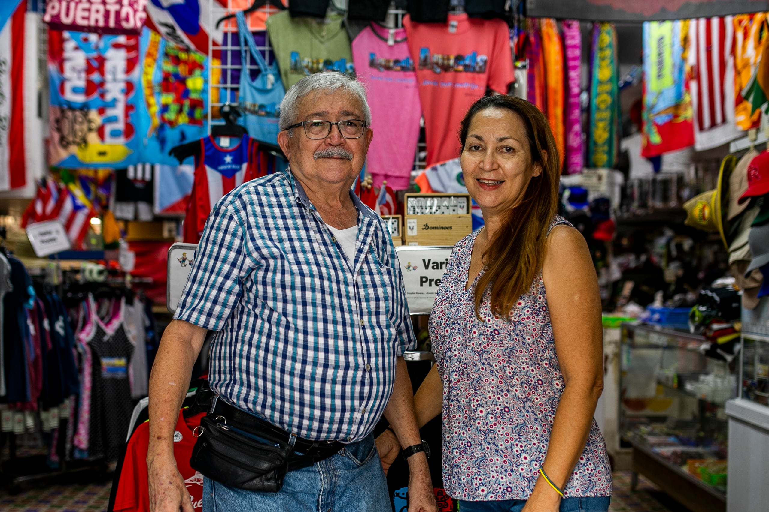 Gregorio y Nitza Rivera, hermanos y dueños de la Tiendita Goyito Rivera, de Aguada.