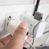 10 aparatos eléctricos que debes desenchufar para economizar luz