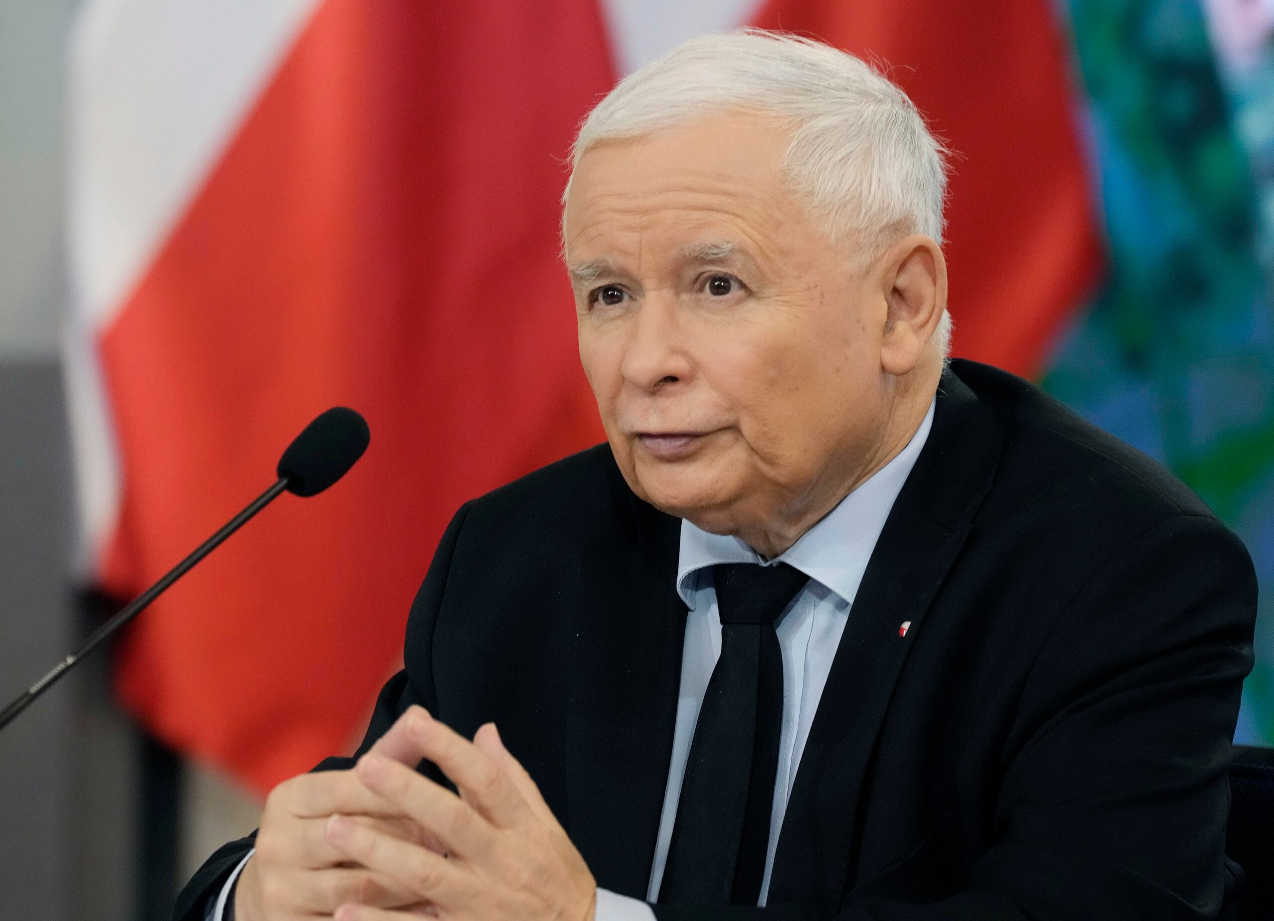 Opositores alegan que Jaroslaw Kaczynski, el político más influyente de Polonia desde 2015, es en parte responsable de la baja tasa de nacimientos en la nación del centro de Europa de 38 millones de habitantes.