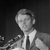 Otorgan libertad condicional a asesino de Robert Kennedy