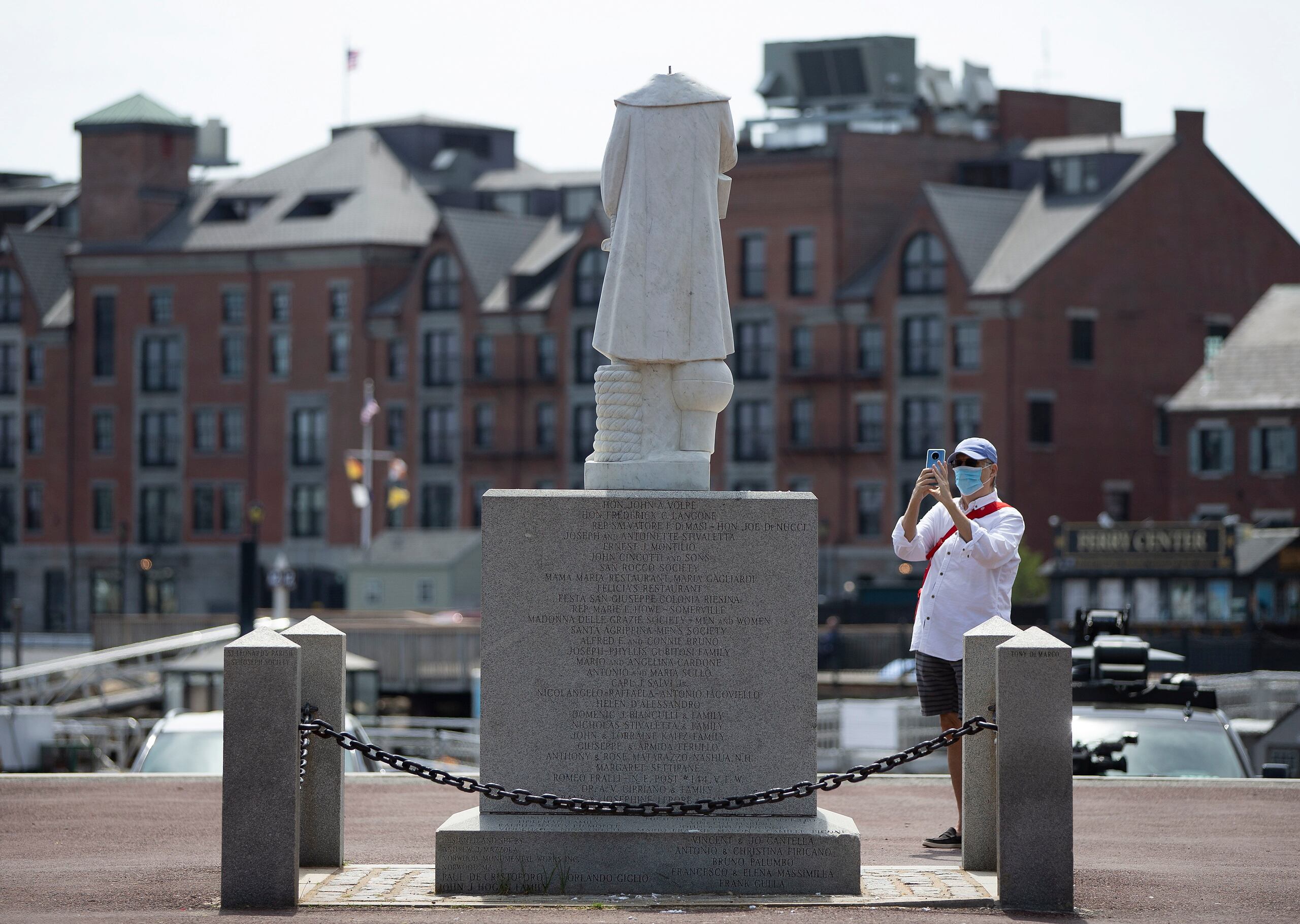 Estatua de Cristóbal Colón sin cabeza en Boston.