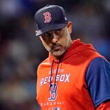 Alex Cora defiende la estrategia de los Red Sox este invierno, asegura aún no han terminado
