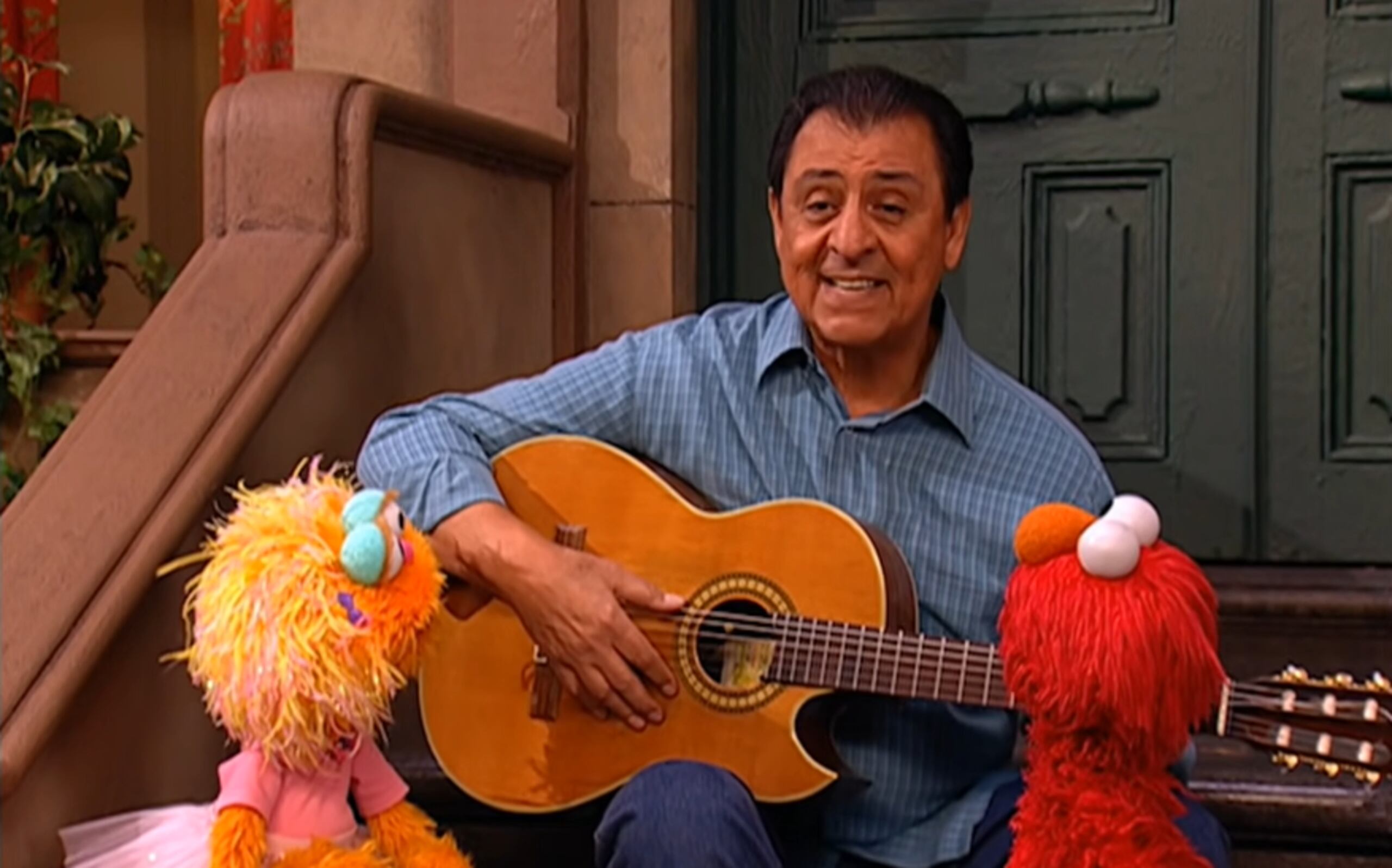 Emilio Delgado mientras interpreta a Luis en un episodio de "Sesame Street".