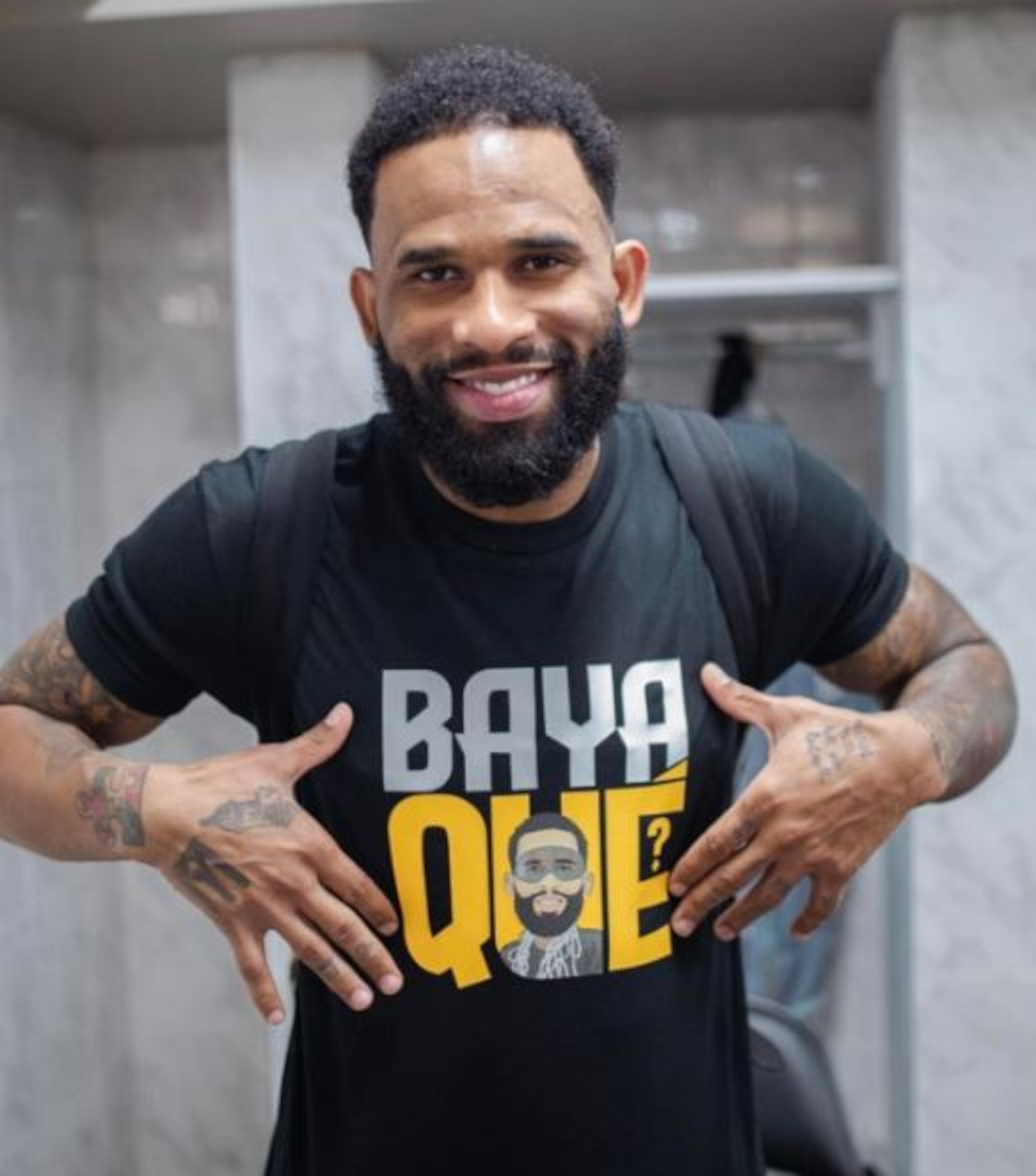 Walter Hodge hizo un par de camisas con esa frase para uso personal, y por la popularidad que generó pidió permiso a la gerencia de los Capitanes para venderlas en la tienda del equipo.