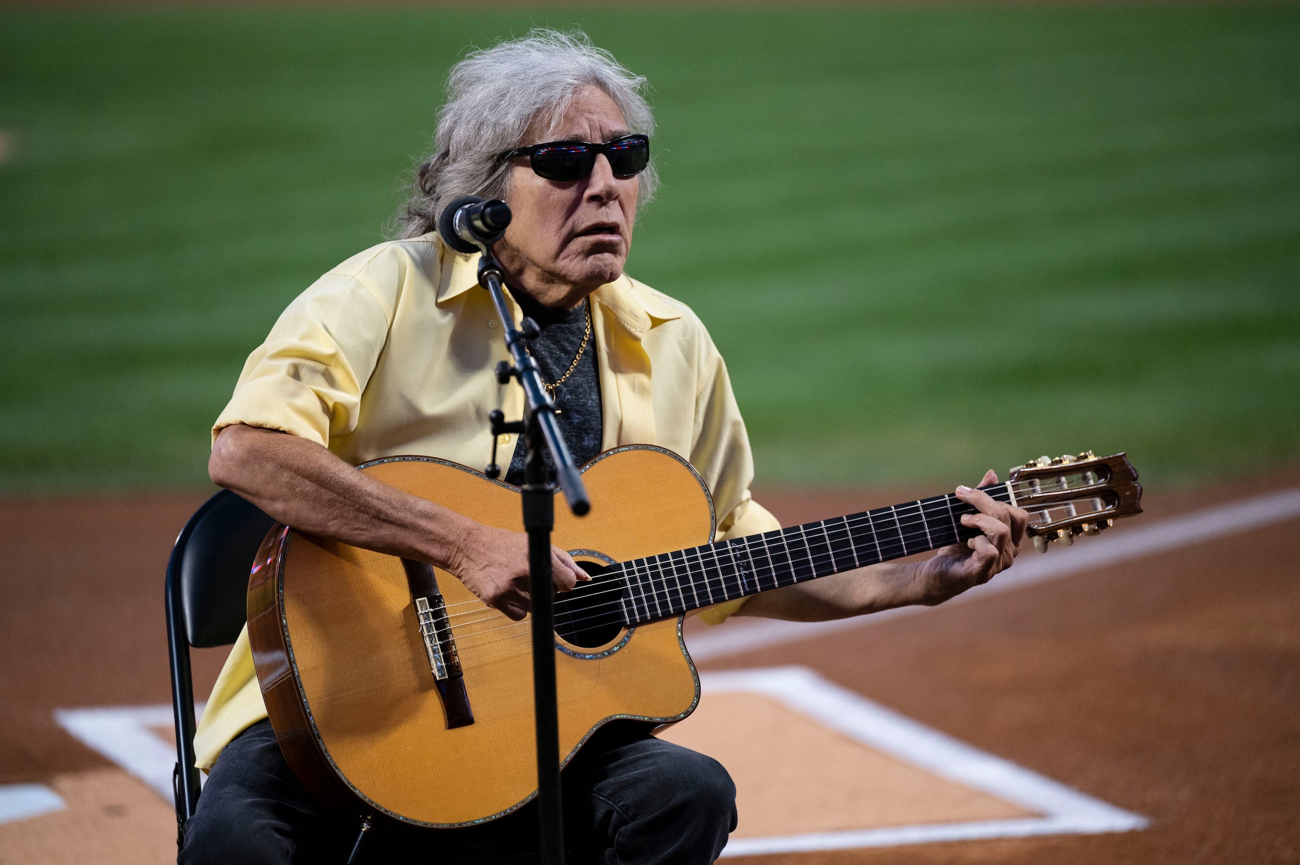 José Feliciano.