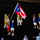 Adriana Díaz y Brian Afanador cargan la monoestrellada en la ceremonia inaugural de Tokio 2020