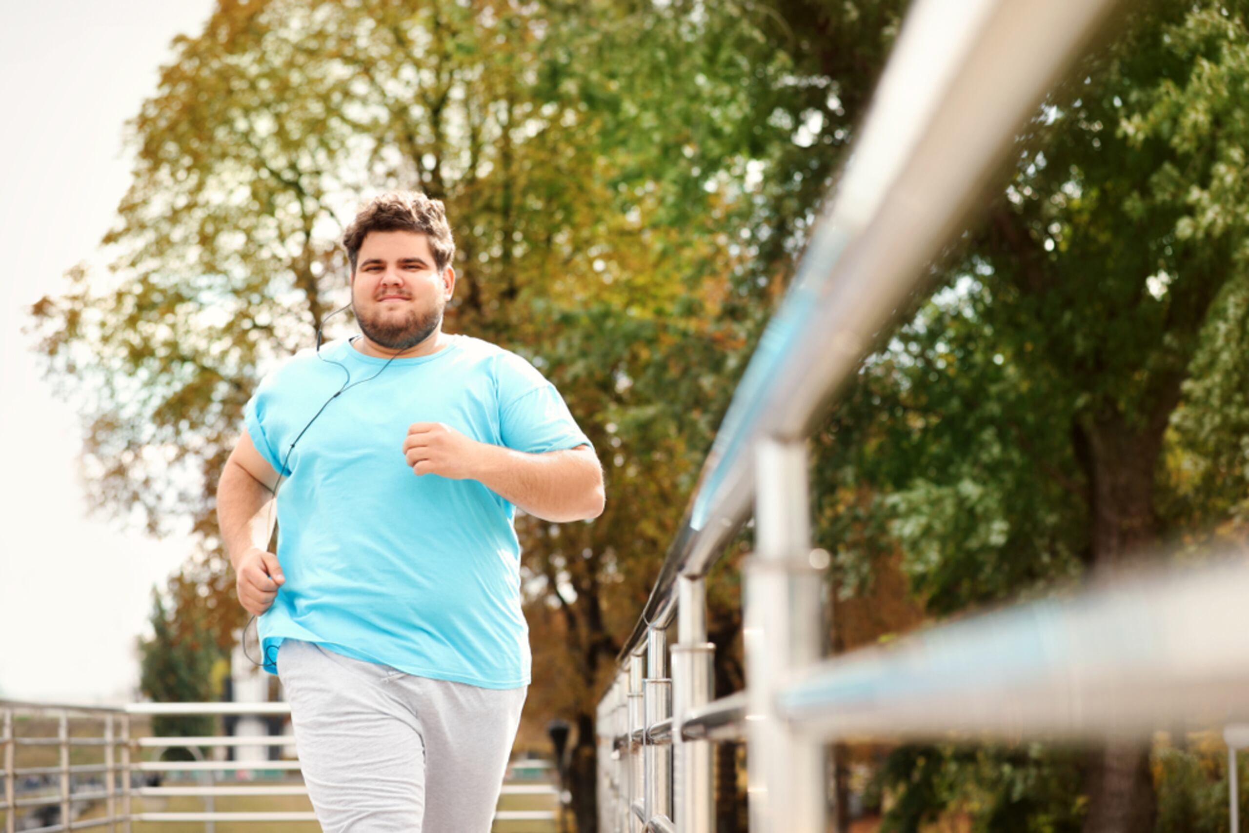 Cerca de 1 de cada 3 individuos padece de sobrepeso, y más de 2 de cada 5 adultos tienen obesidad.