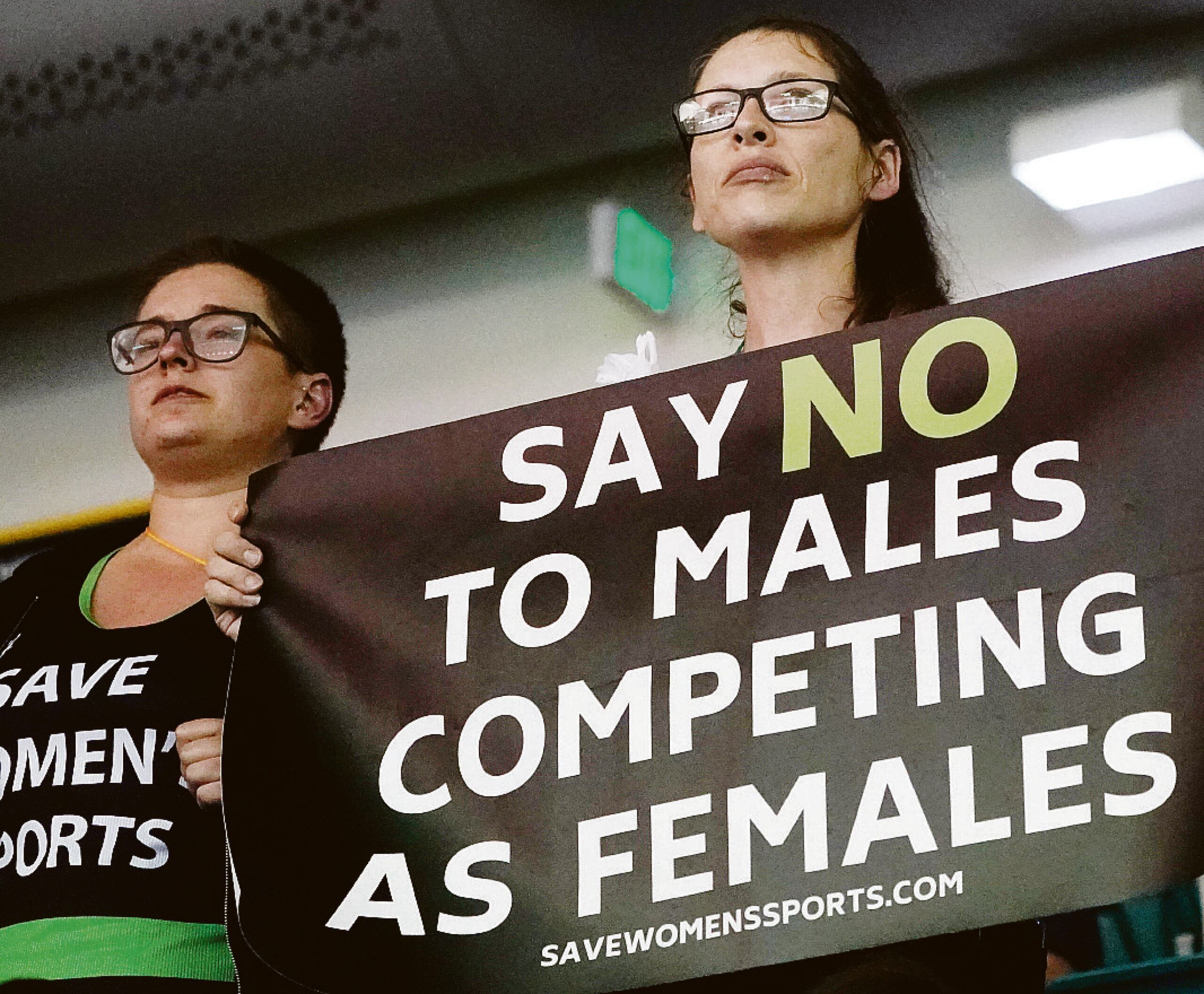 Los principales críticos de los permisos a atletas transgénero para competir en eventos según el género con el que se identifican, indican que el deporte femenino es el que está en riesgo sin las regulaciones correctas.