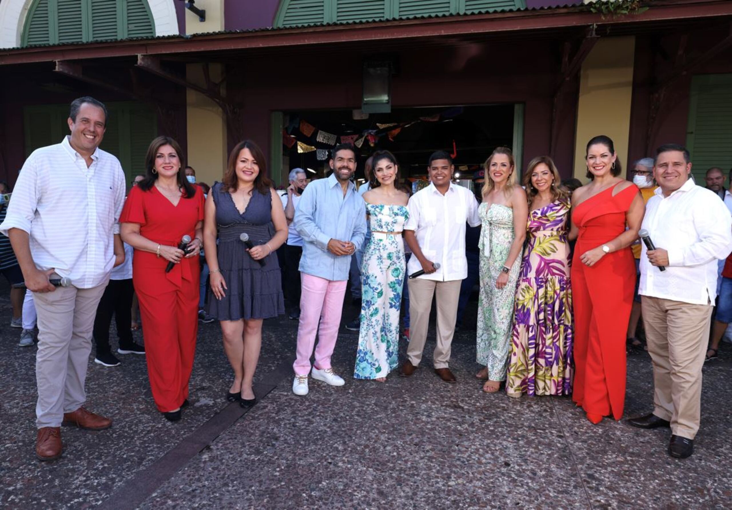 El equipo durante la transmisión desde la Placita en Santurce.