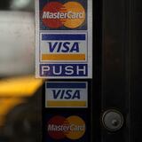 Visa y Mastercard suspenden sus operaciones en Rusia