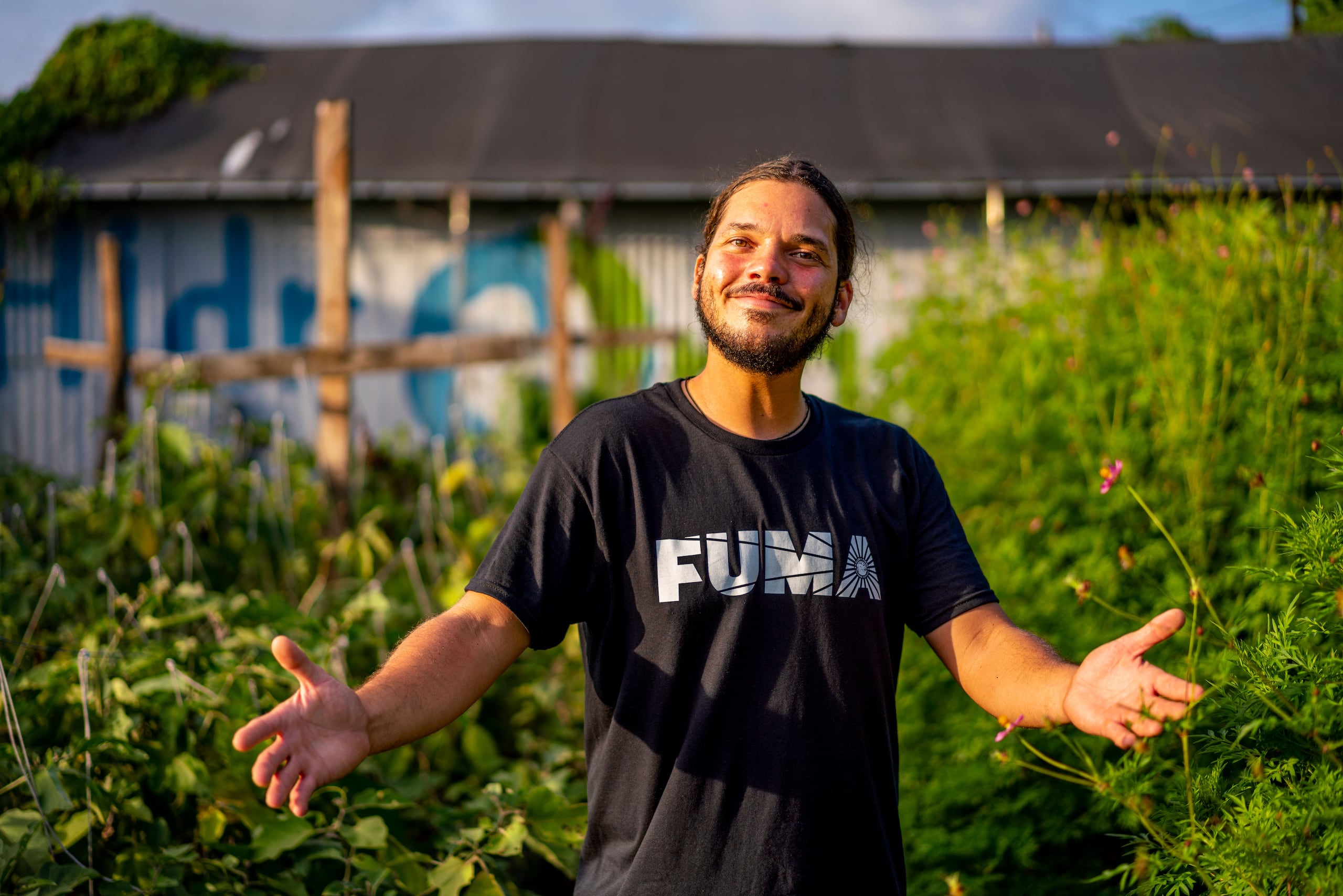 Francisco Castro, co-fundador de la finca agroecológica, Finca Neo Jibairo, ubicada en Río Grande.