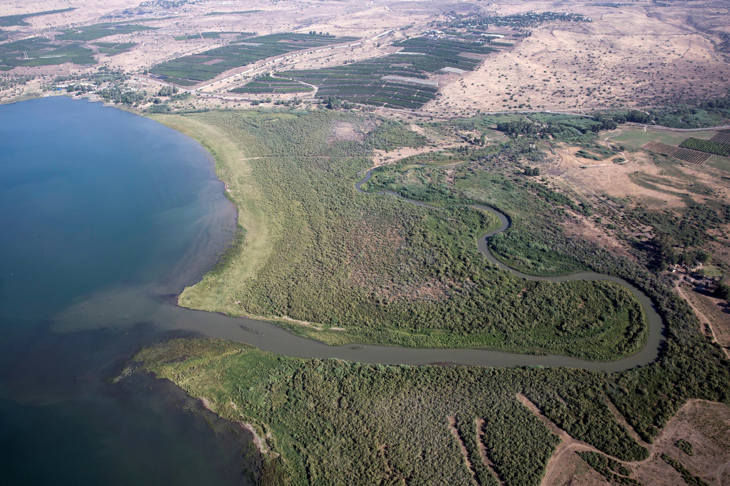 Fotografía de archivo de una vista aérea de las laderas y orillas del río Jordán, cerca de Kibbutz Maagan (Israel). EFE/ Abir Sultan
