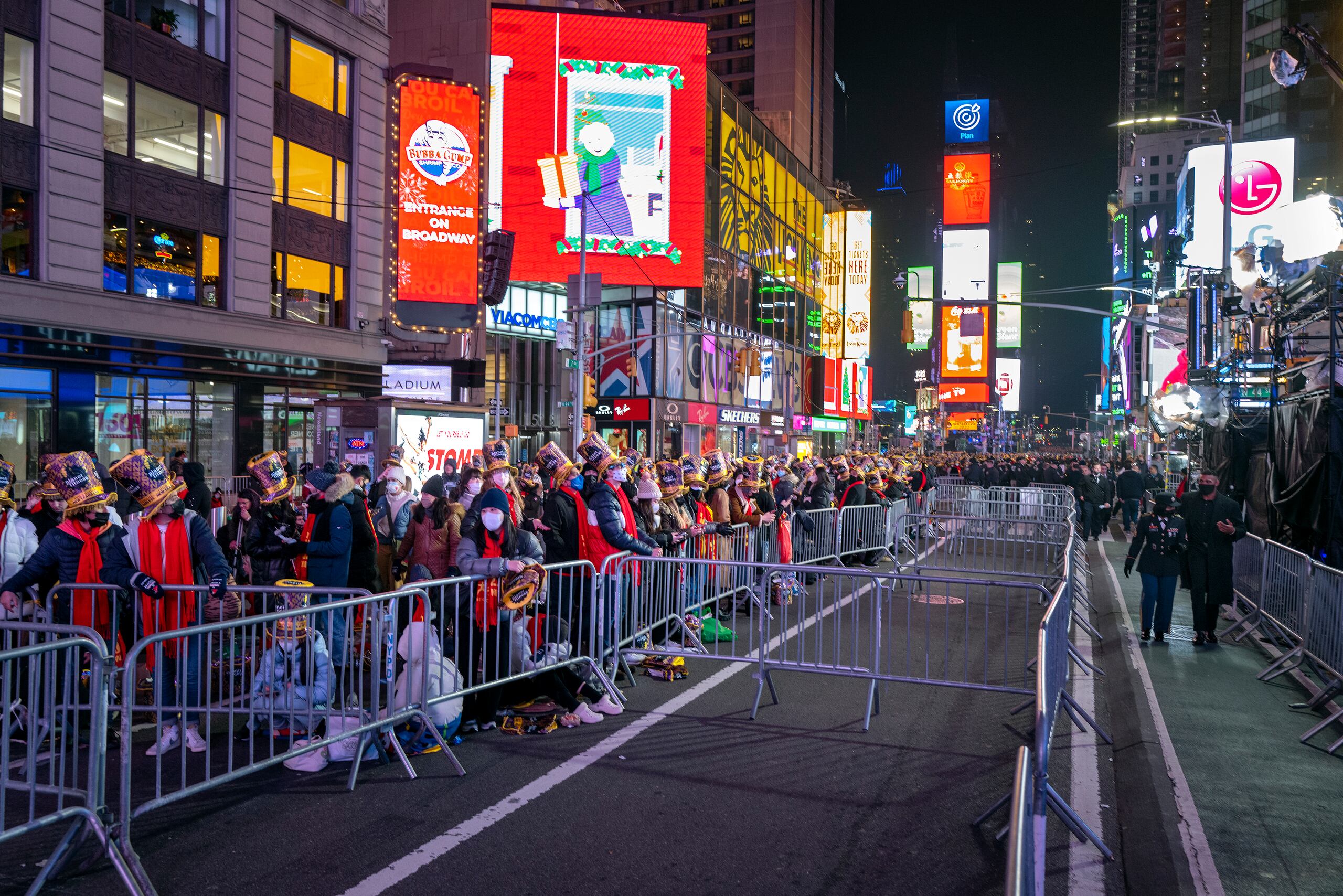 El evento de cerca de seis horas estará protagonizado por un cartel musical en el que destacan Chelsea Cutler y JVKE, muy lejos de divas de otras Nocheviejas como Jennifer Lopez, Christina Aguilera o Mariah Carey, y será retransmitido por multitud de canales de televisión.