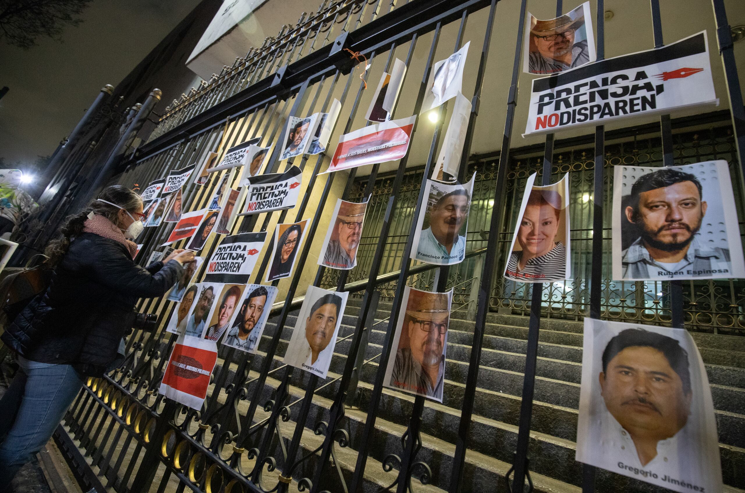 Acto de protesta contra el asesinato de periodistas en Ciudad de México, en febrero de 2022. (EFE/Isaac Esquivel)