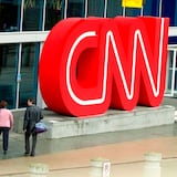 CNN despide a tres empleados por ir a la oficina sin contar con la vacuna contra el COVID-19