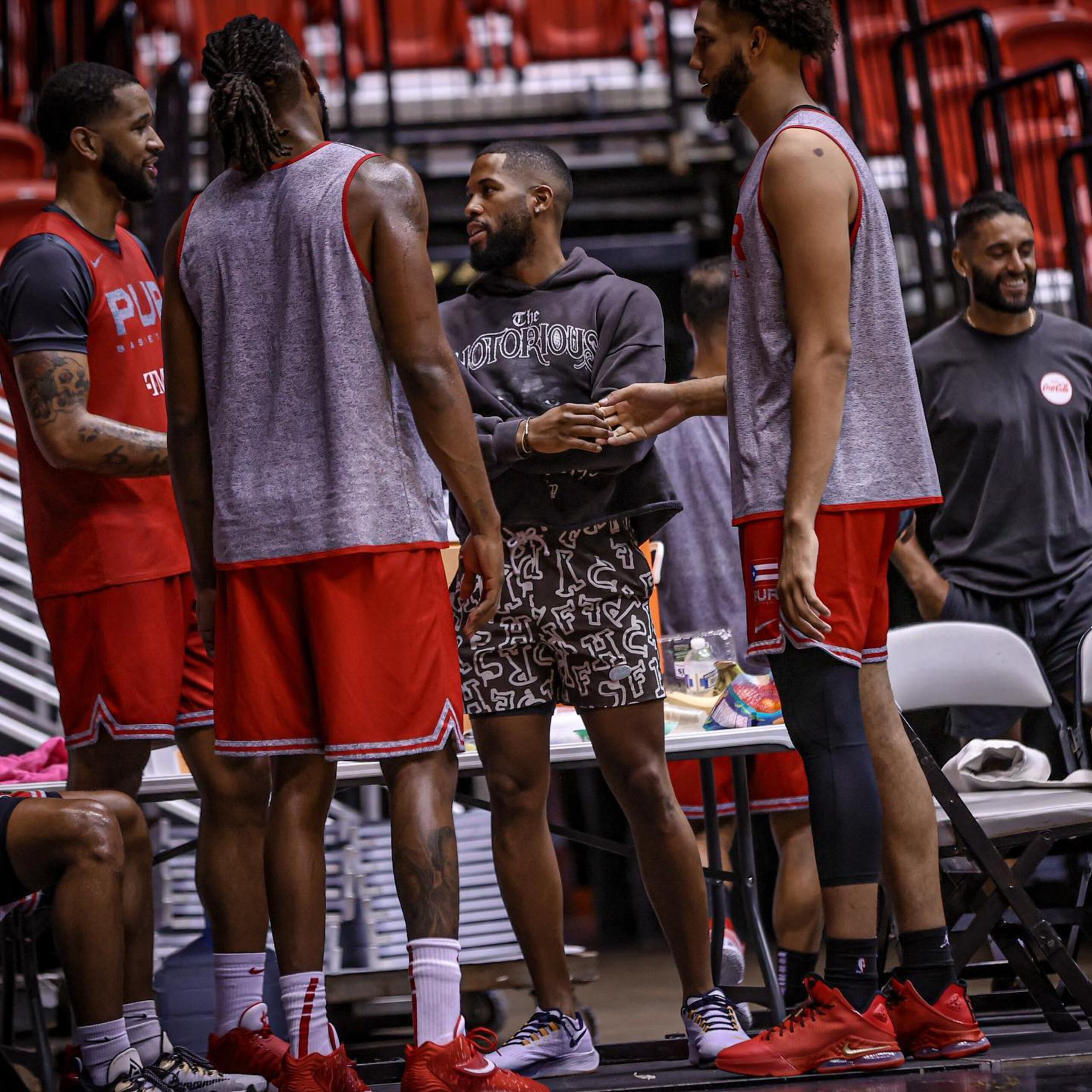 Gary Browne estuvo presente durante una de las prácticas del seleccionado pero no pudo comprometerse a jugar en la ventana porque viajará en el fin de semana hacia Australia. (FBPUR)