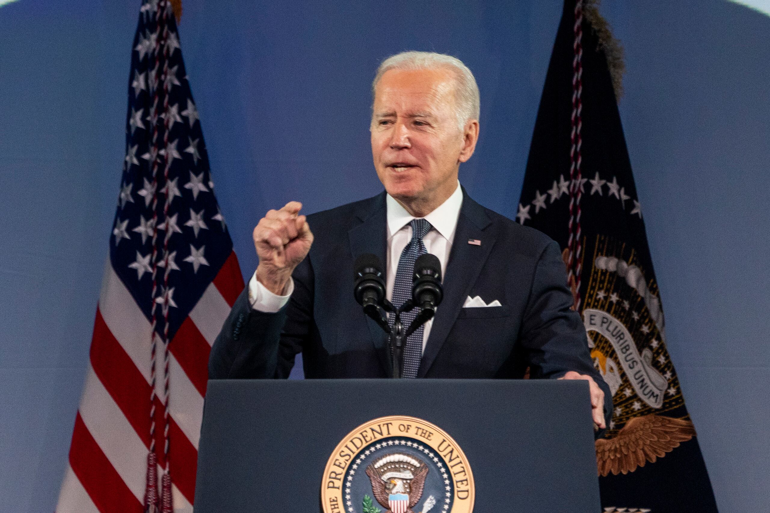 Biden ansía avanzar en la meta que él mismo trazó en febrero de reducir 50% las muertes por cáncer en los próximos 25 años, y de mejorar las condiciones de vida de los enfermos y de los que los cuidan. (EFE/EPA/SHAWN THEW)