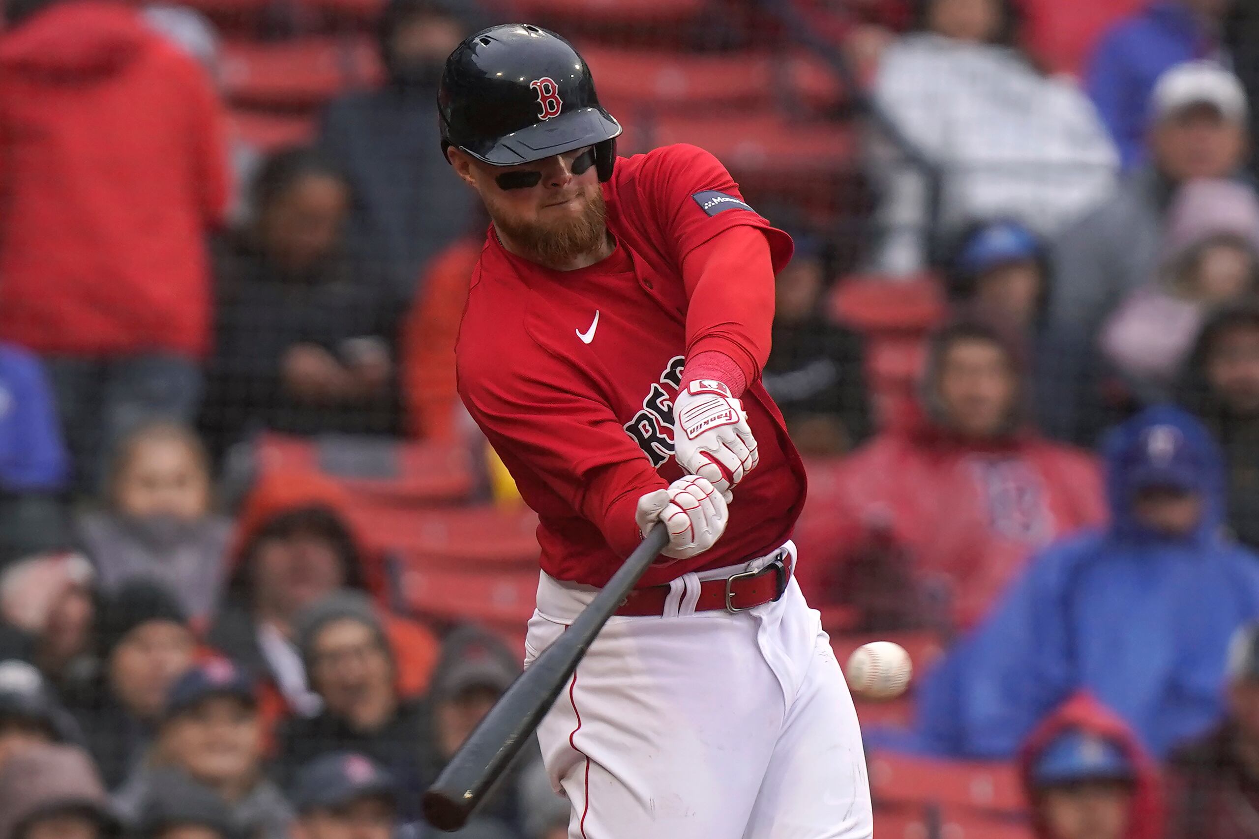 Christian Arroyo de los Red Sox de Boston conecta un doble de dos carreras contra los Guardianes de Cleveland, el domingo 30 de abril de 2023. (AP Foto/Steven Senne)