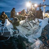 La Armada de Estados Unidos publica fotos de los restos que ha recuperado del globo chino