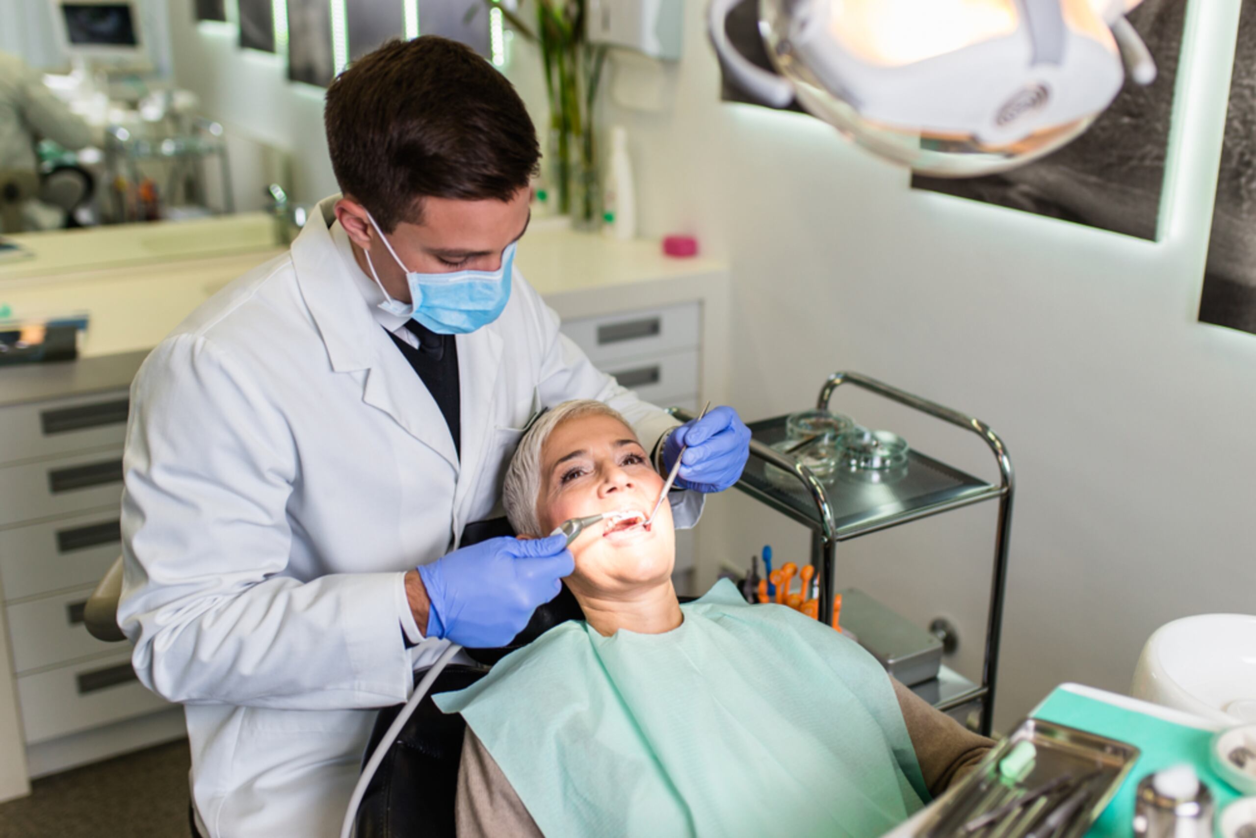 Hay algunas áreas en la cavidad oral que la única manera de mantenerlas bien es visiantado al dentista.