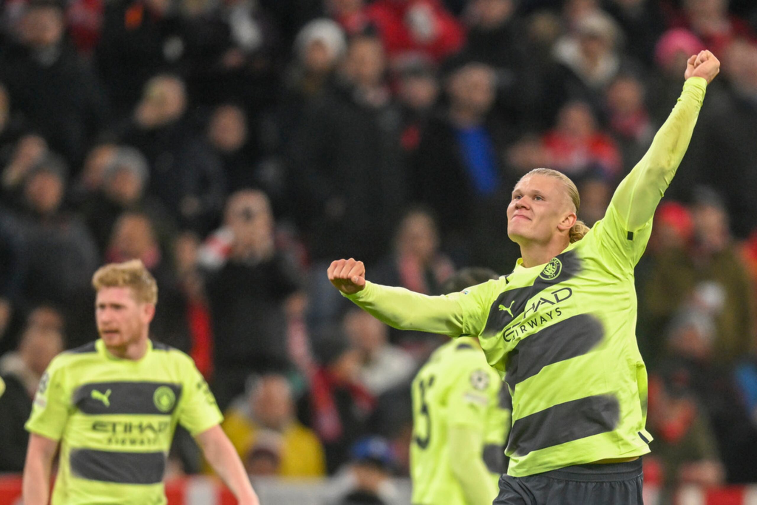 Erling Haaland anotó el primer gol del Manchester City ante Bayern Múnich en la vuelta de los cuartos de final de la Liga de Campeones.