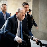 Weinstein es extraditado a California para enfrentar cargos de violación y agresión sexual