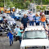 Se vuelven a ir de caravana los candidatos a la gobernación para avivar a sus seguidores