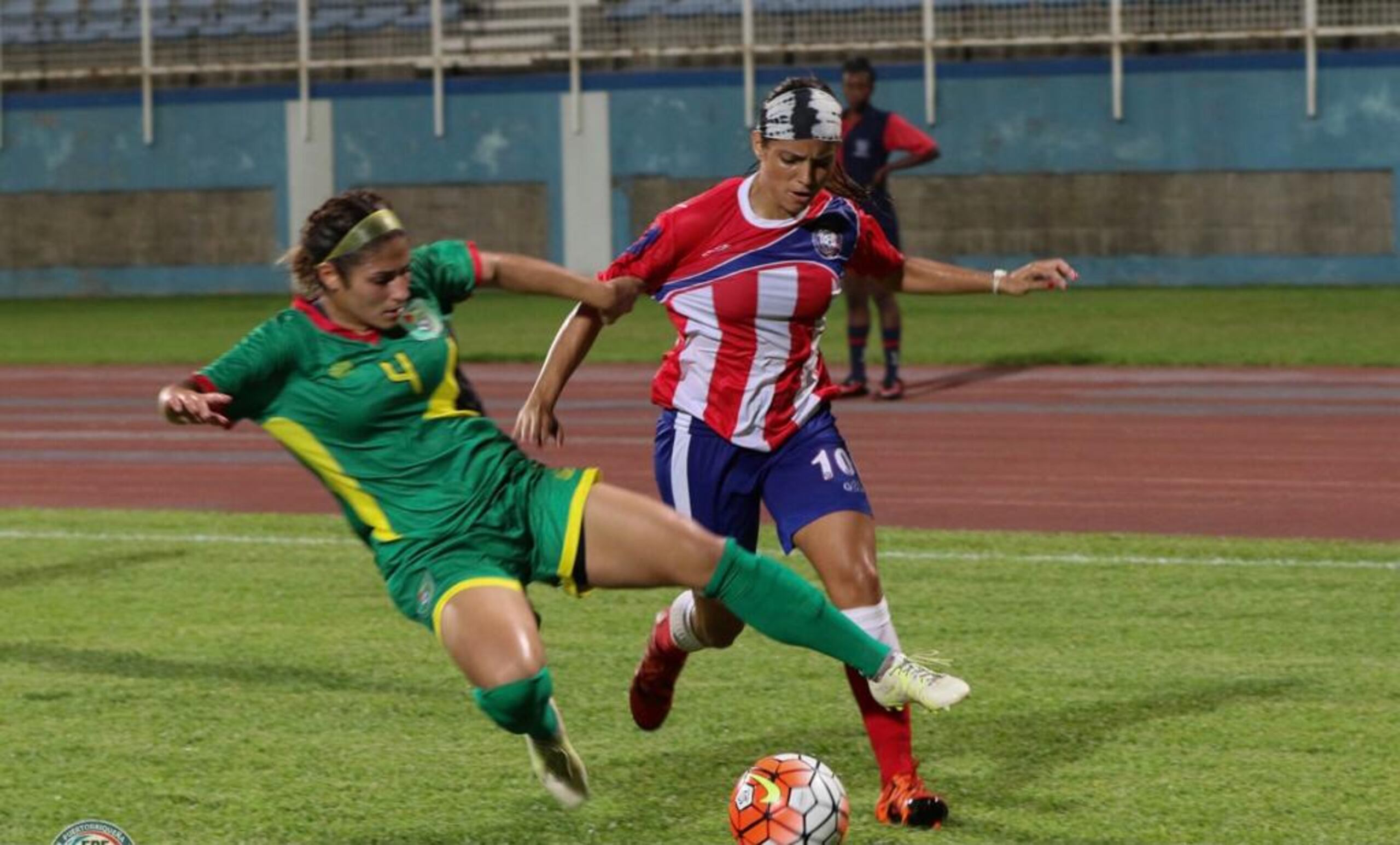 La capitana Laura Suárez anotó de penal el segundo gol de Puerto Rico ante Antigua.