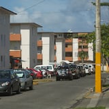 Balacera deja tres hombres heridos en residencial Luis Llorens Torres