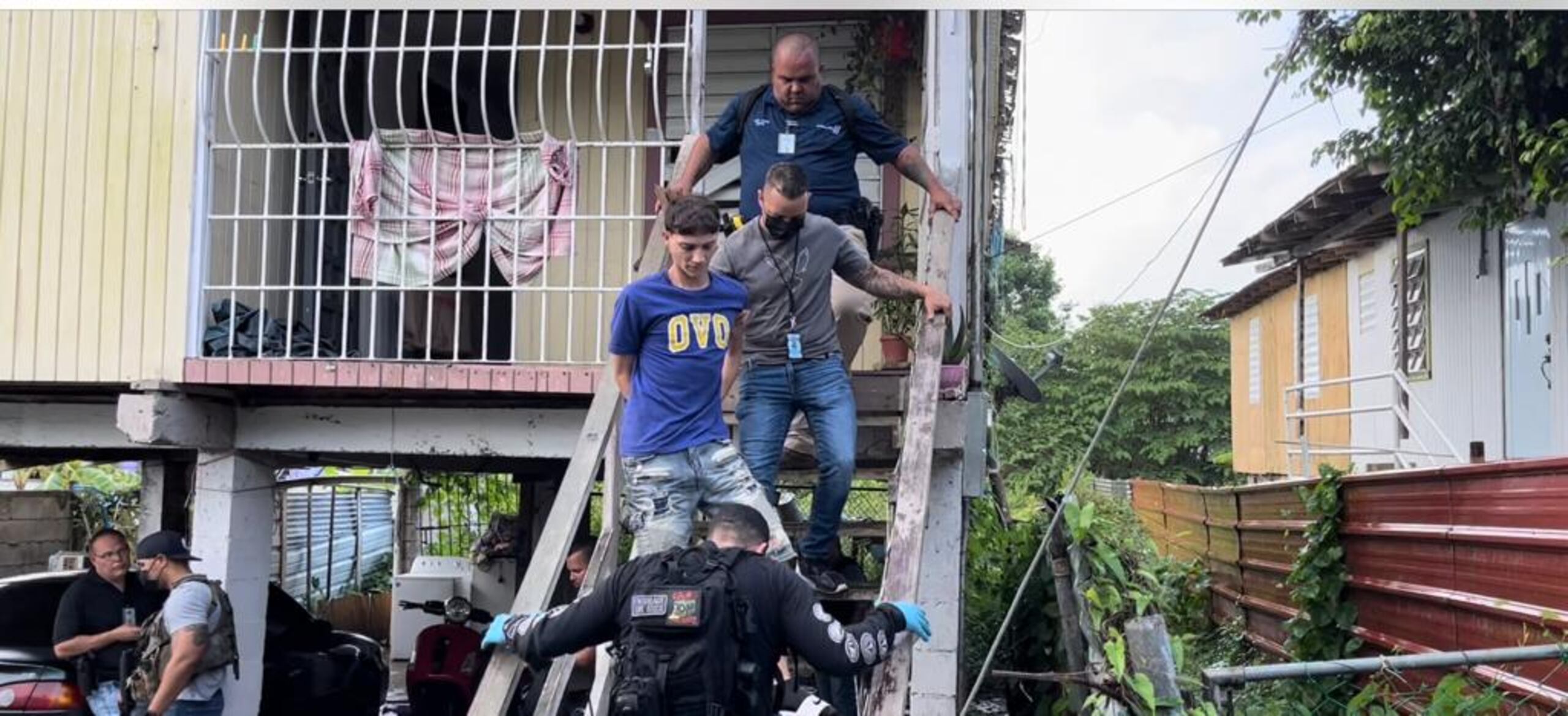 El Negociado de Drogas, Narcóticos, Control del Vicio y Armas Ilegales informó que el detenido pertenece a una organización que opera en la barriada Juana Matos en Cataño.