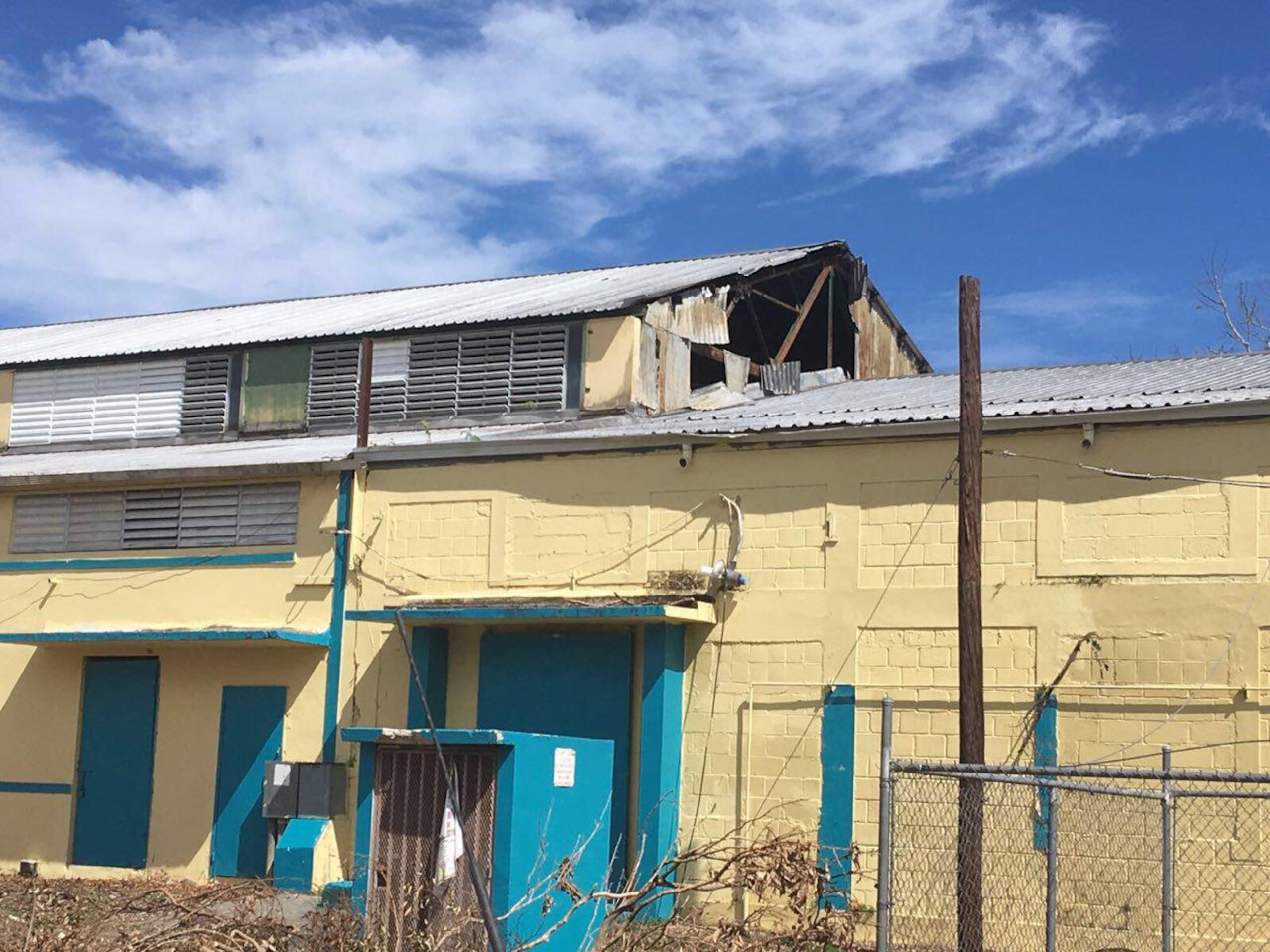 Escuela Vocacional Miguel Such después del huracán María. (Suministrada)