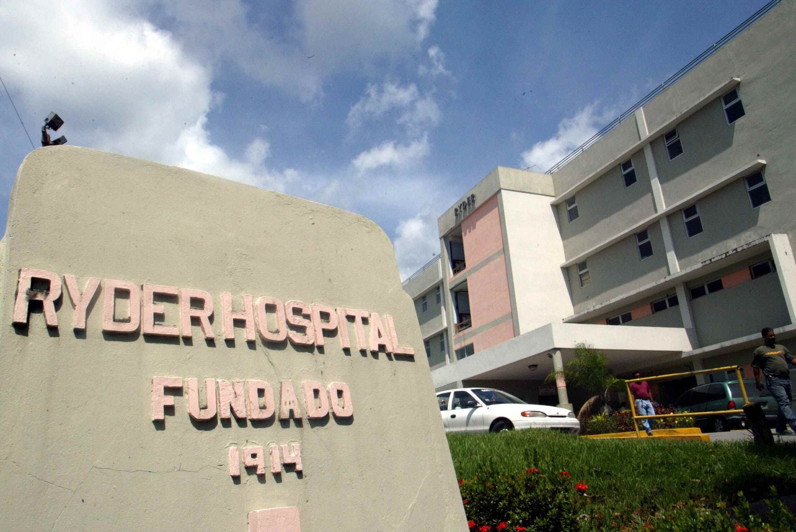 Tanto la joven madre como su bebé fueron transportadas al Hospital Ryder en Humacao.