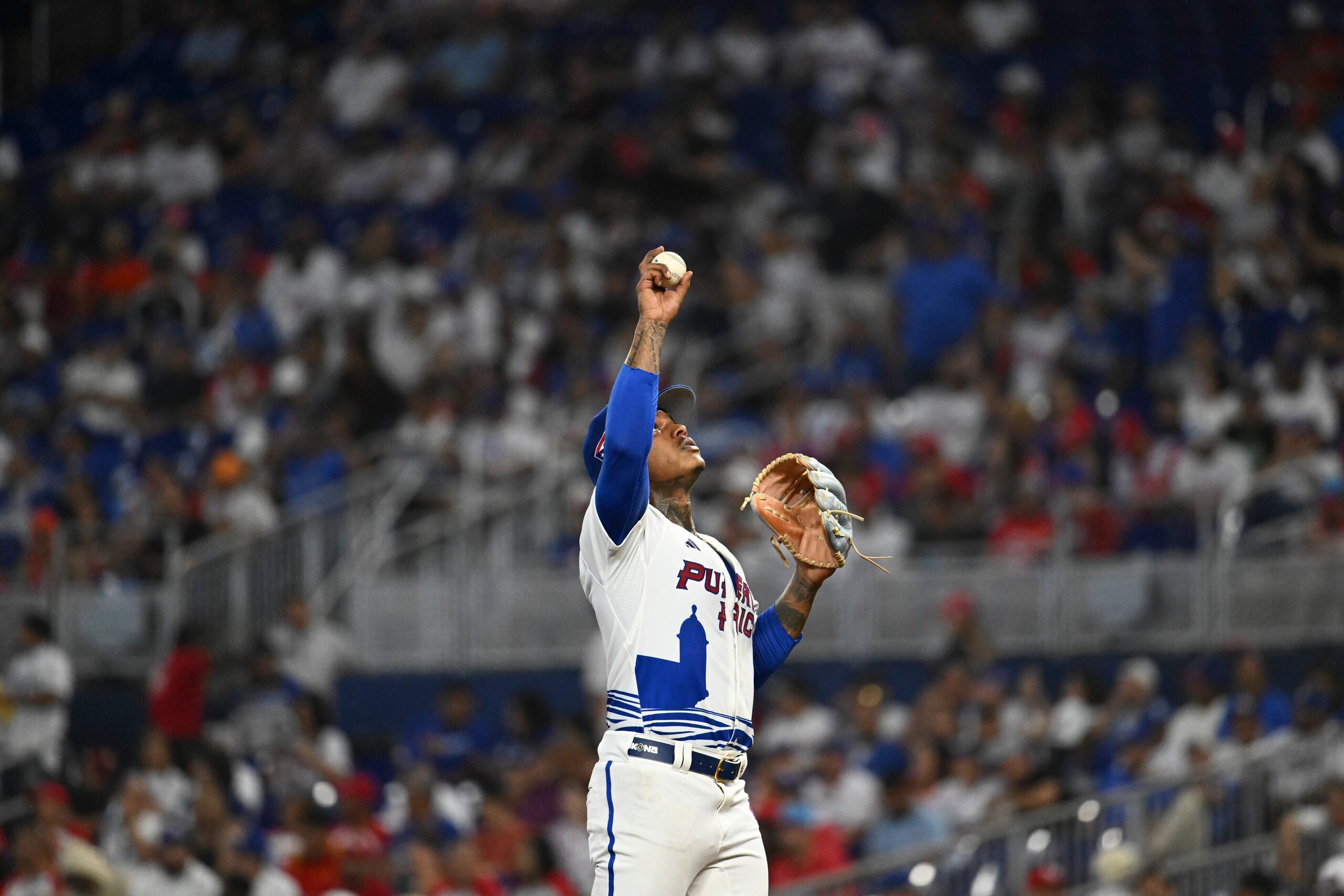 Marcus Stroman da gracias durante su salida ante Nicaragua este sábado. El derecho dijo que le encantó el ambiente boricua en la victoria.