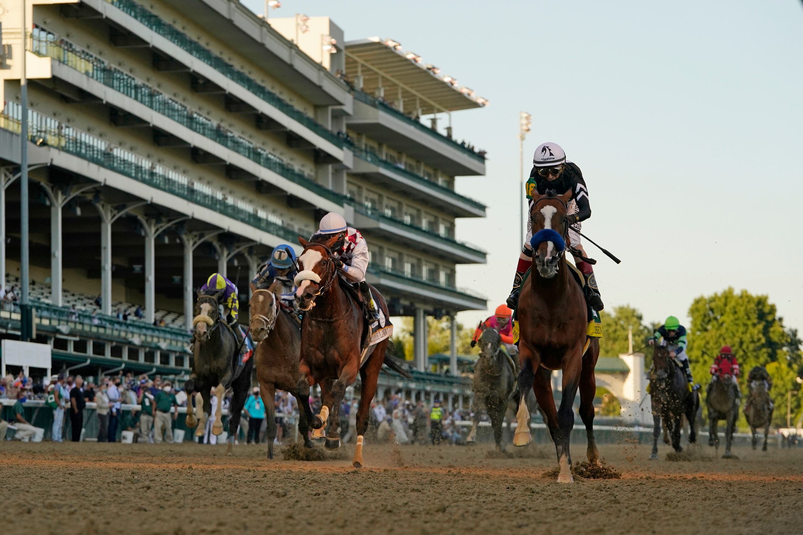 El famoso hipódromo de Churchill Downs ha tenido una reciente y trágica racha de muertes de caballos.