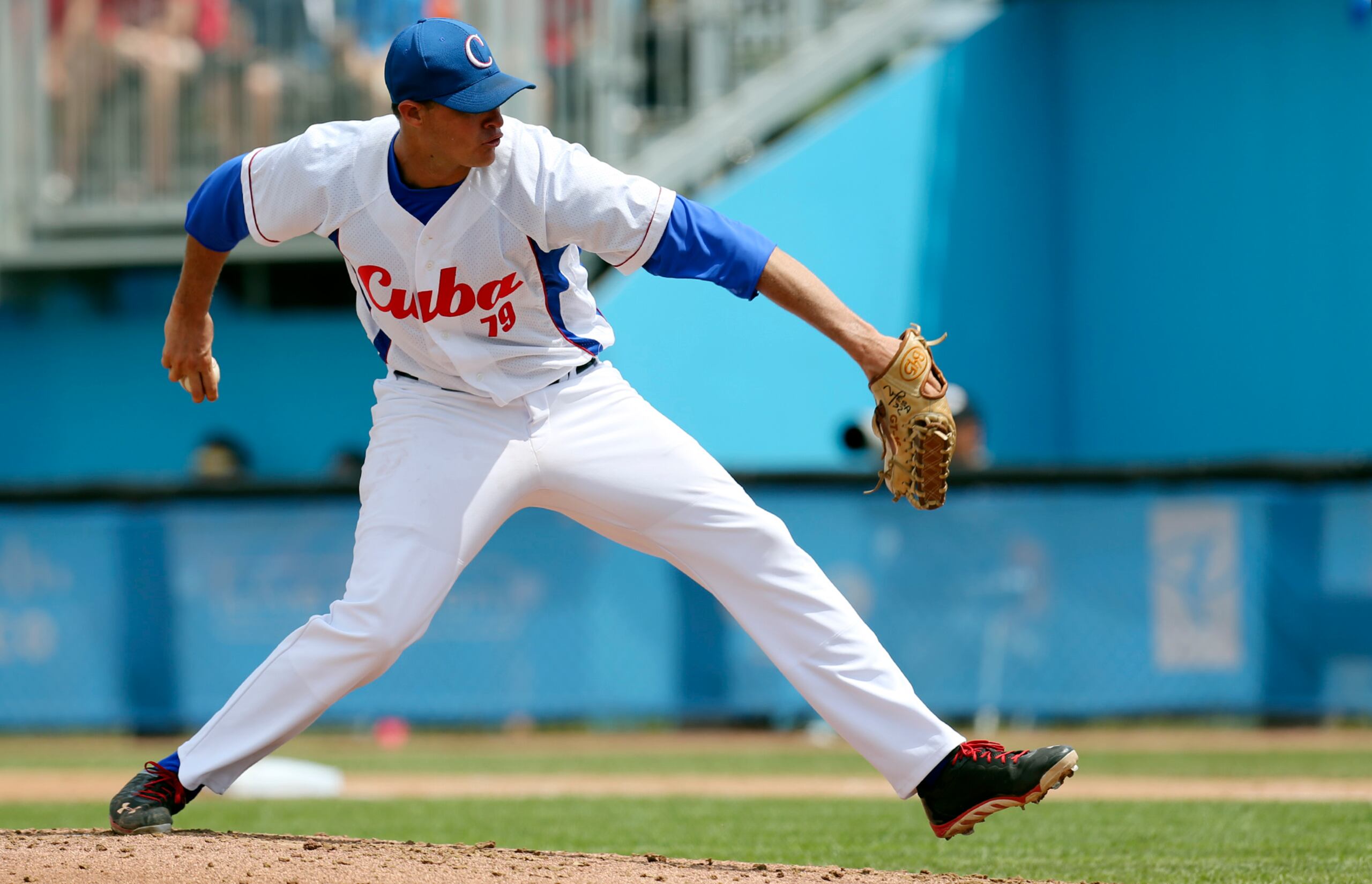 La selección cubana de béisbol recibió su visado para viajar a Estados Unidos apenas el martes, y a su llegada a Miami el miércoles, uno de sus integrantes desertó.