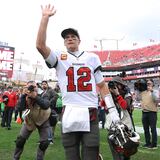 Los Bucs avanzan a la segunda ronda de los playoffs de la NFL mientras Brady expande sus récords