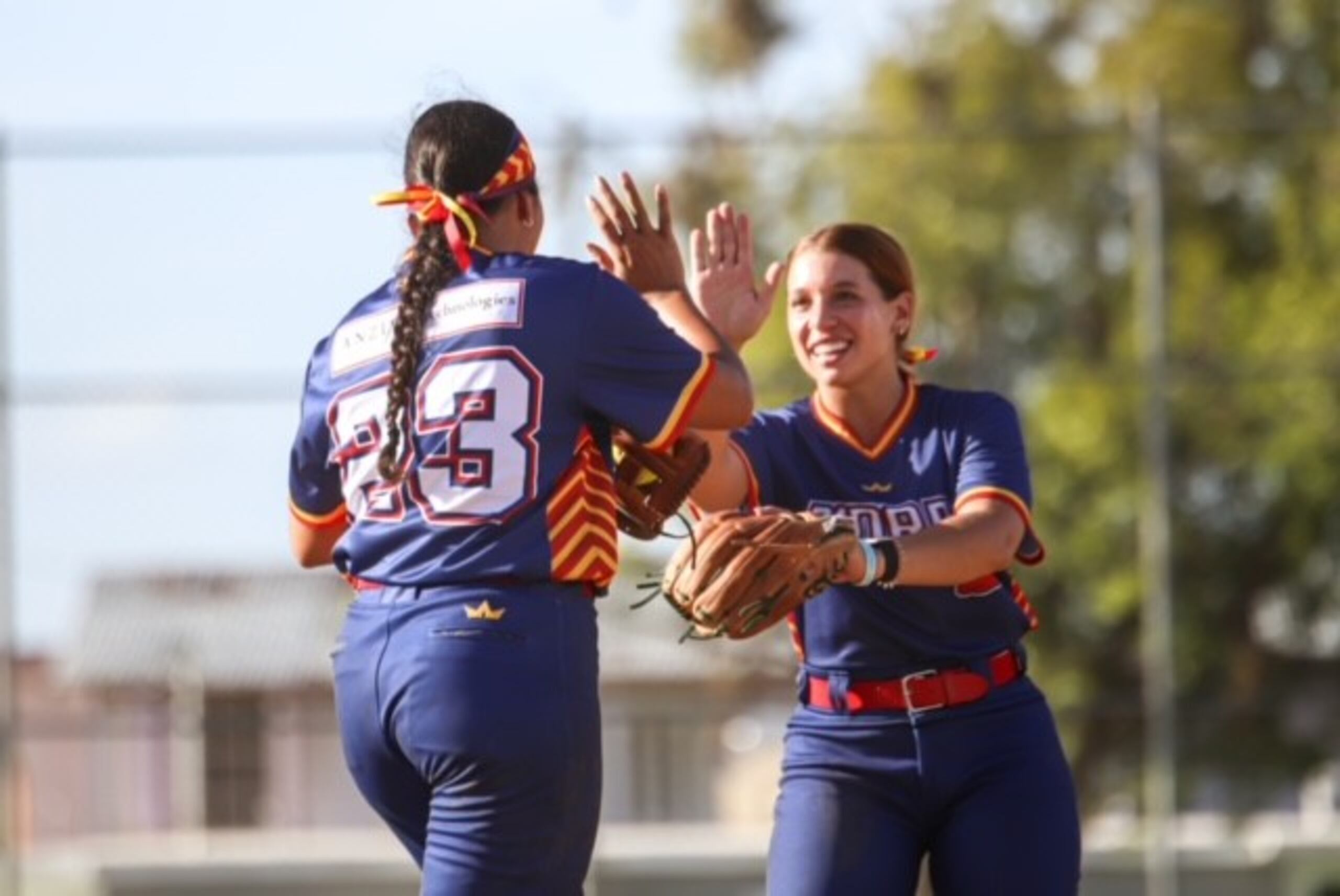 La temporada del Sóftbol Superior Femenino inició el sábado.