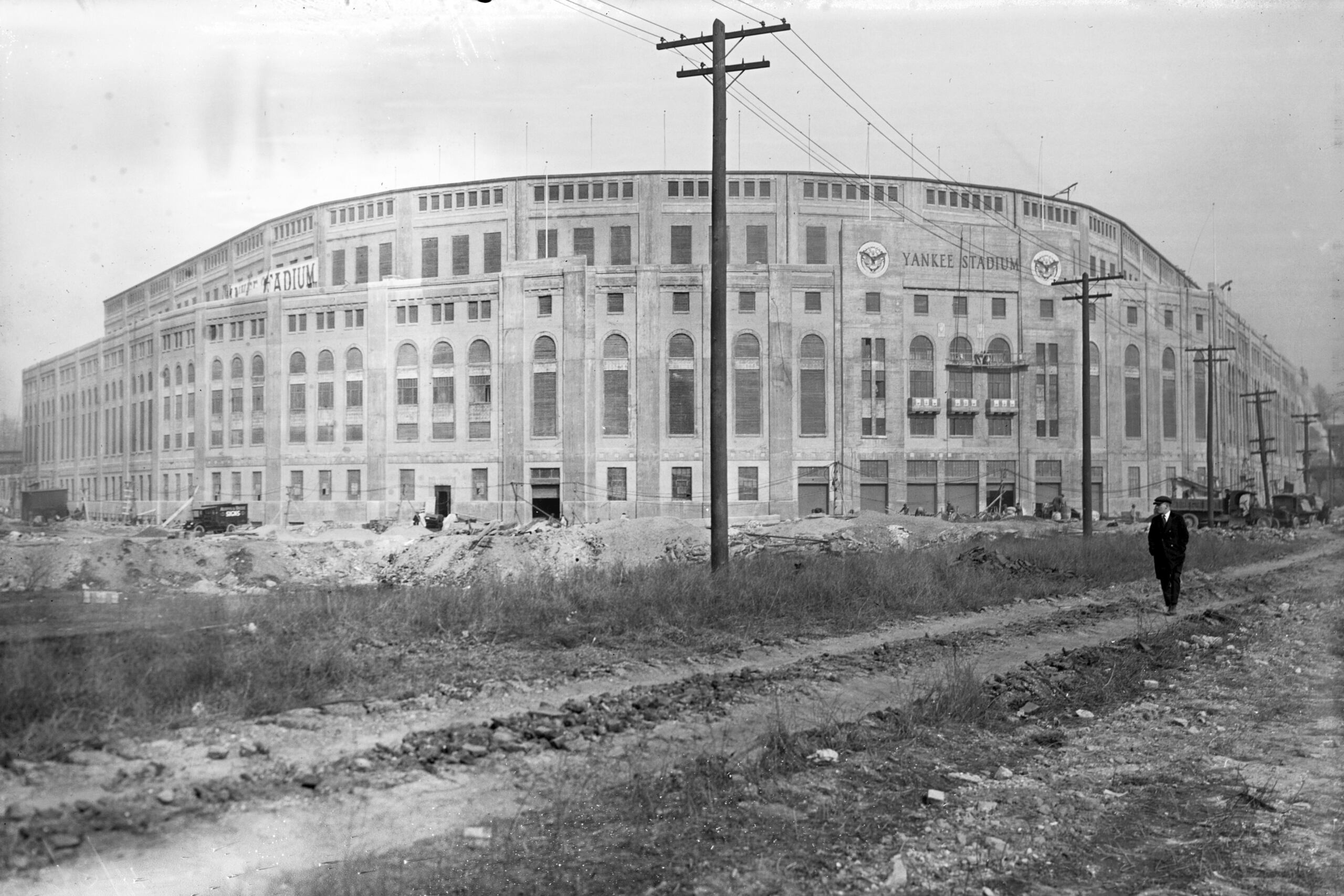 Esta foto, provista por la Librería del Congreso, muestra la fachada del primer Yankee Stadium, según tomada el 3 de abril del 1923. El aniversario 100 del estadio original será celebrado este martes, en el día que fue inaugurado y presentado como un estadio que revolucionó el béisbol y encaminó al equipo a tener grandes triunfos. (Library of Congress vía AP)