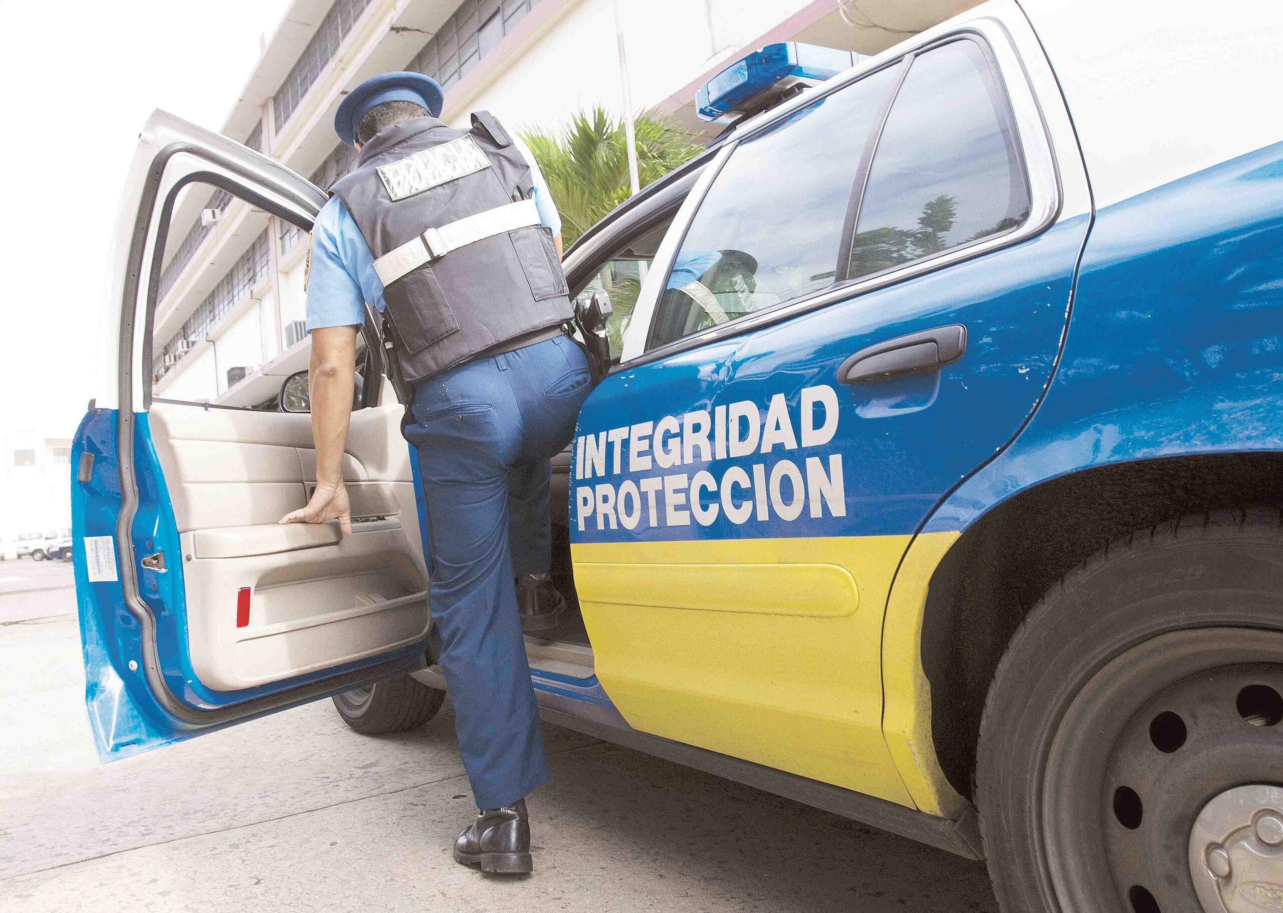 La Policía llegó al lugar después que se recibió una llamada anónima en el cuartel.