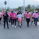 Policías marchan contra el cáncer de seno