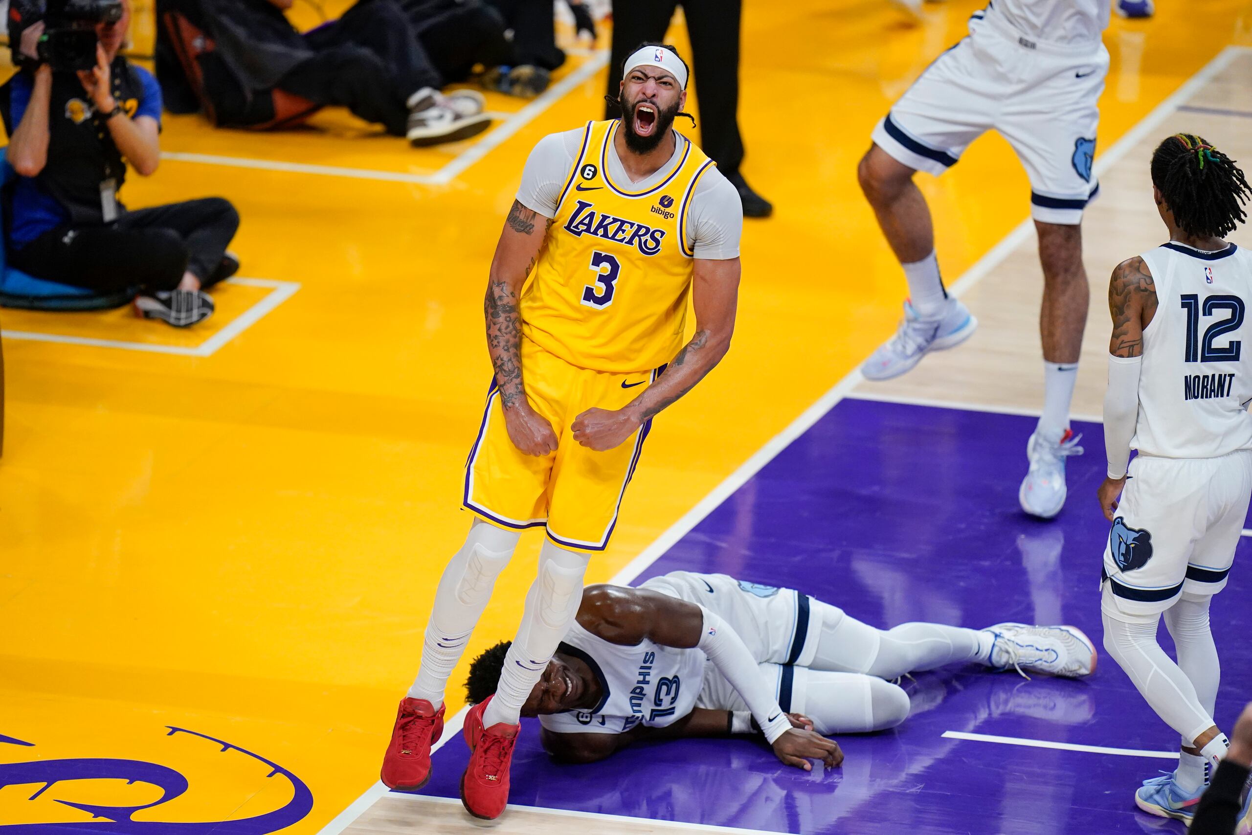 Anthony Davis y los Lakers esperan ahora por el ganador de la serie entre Sacramento y Golden State, que irá a un séptimo partido.