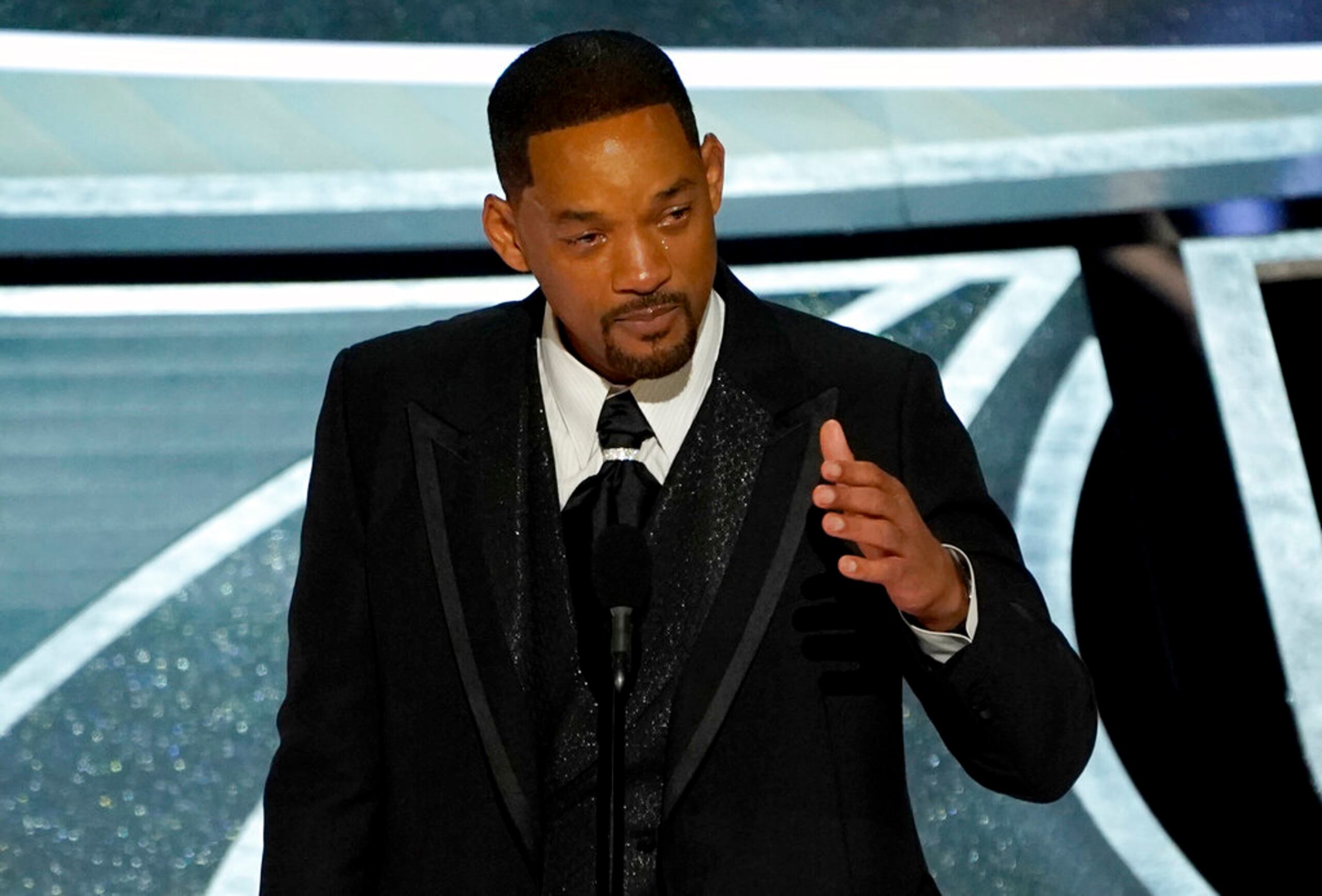 La academia dijo que Will Smith tiene la oportunidad de defenderse en una respuesta escrita antes de que la junta se reúna de nuevo el 18 de abril.