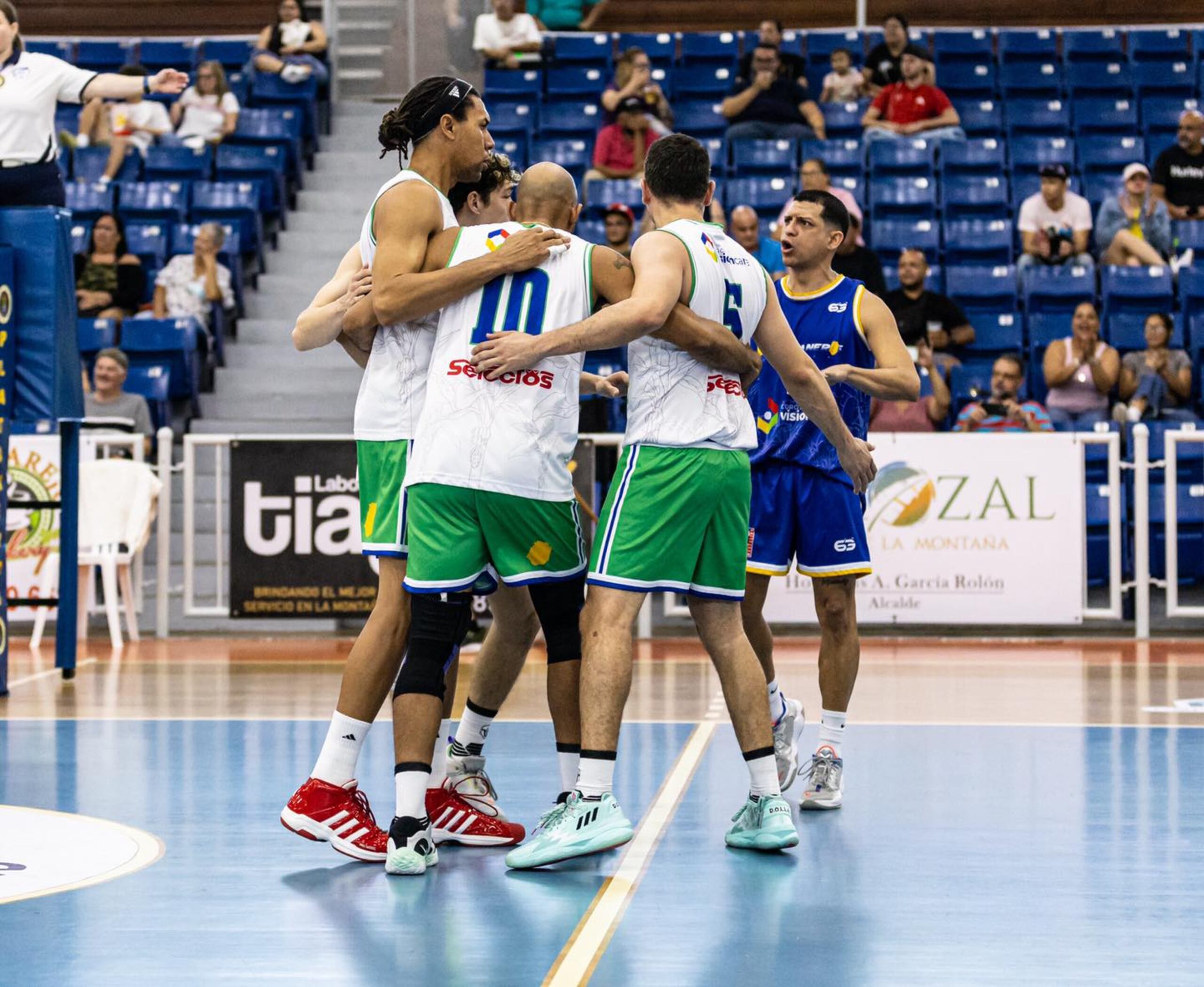 Los Plataneros le quitaron el invicto (3-1) a los Changos en los cuartos de final al vencerlos con parciales de 19-25, 17-25, 25-17, 25-20 y 15-12.