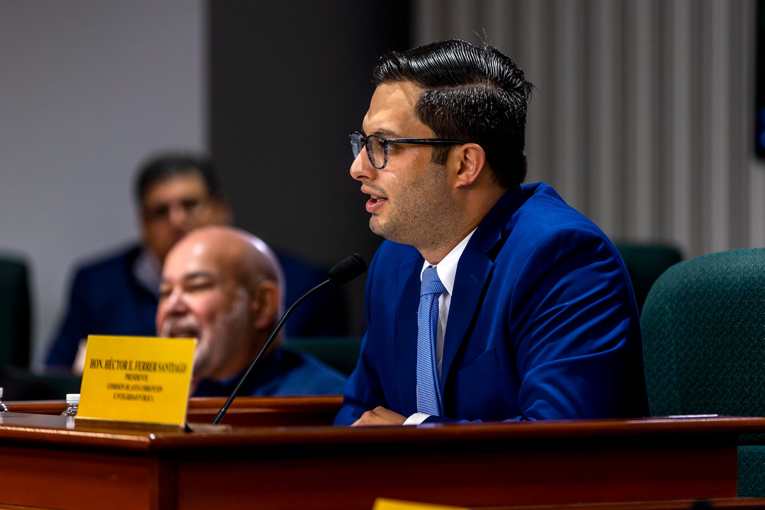 Ferrer explicó que la primera de las medidas legislativas busca hacer una reingeniería de las agencias encargadas de velar por una sana administración pública y la segunda pieza legislativa, crearía un nuevo código anticorrupción.