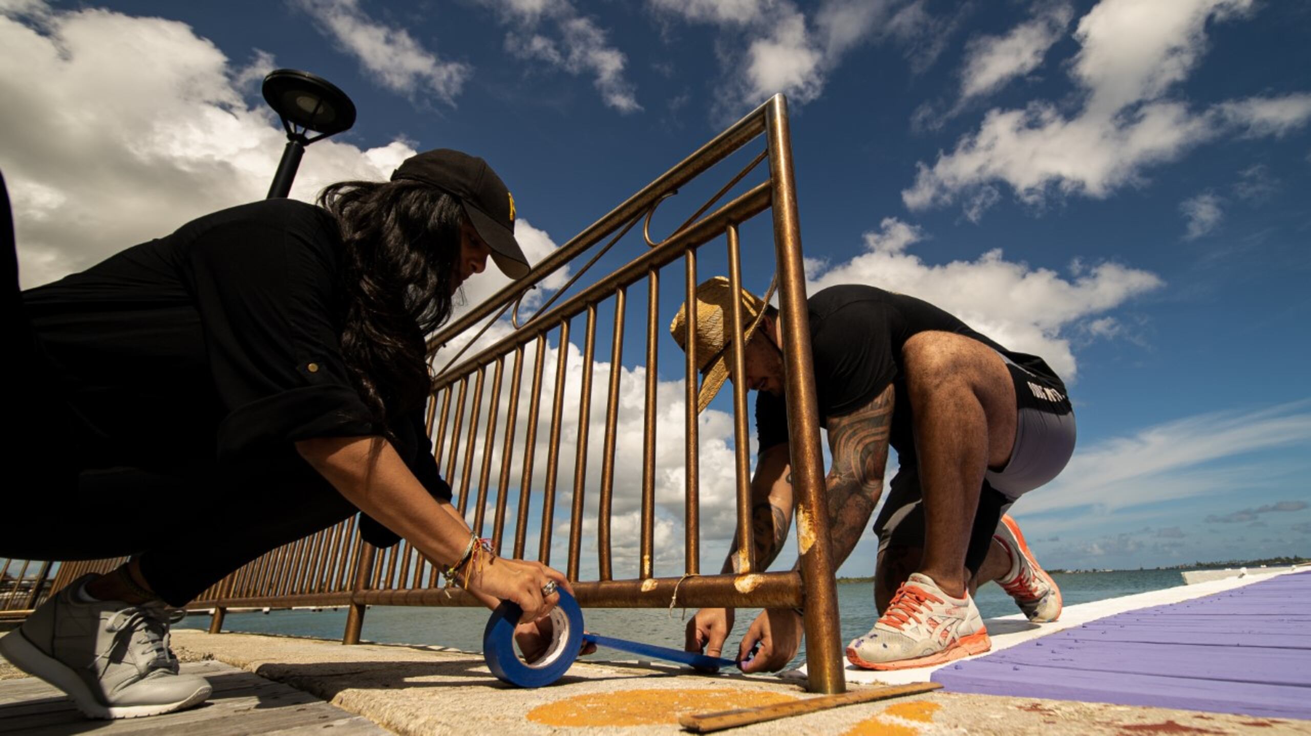 El artista y diseñador gráfico Michael Ocasio de la firma uModus Operandi fue el encargado del diseño y la creación del arte plasmado en el muelle.