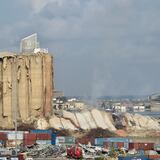 Se derrumba la cara norte de los silos de Beirut, un símbolo de la explosión 